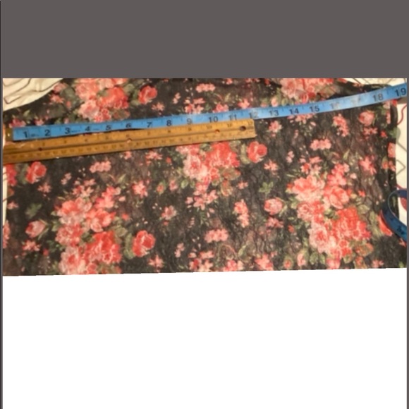 FLORAL LACE RACER BACK TOP - Picture 7 of 9